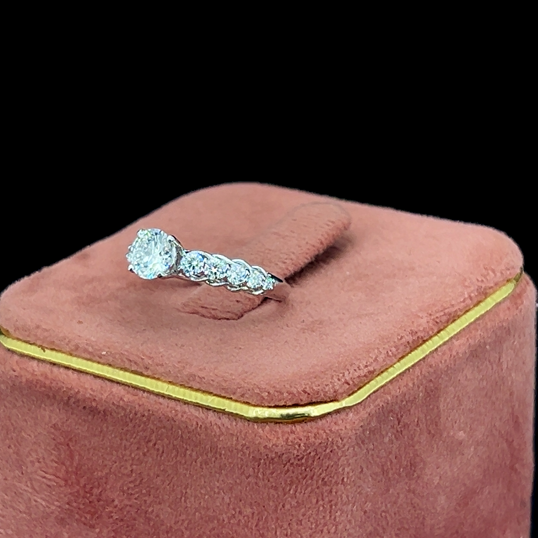 Crown Spark Diamond Ring ??