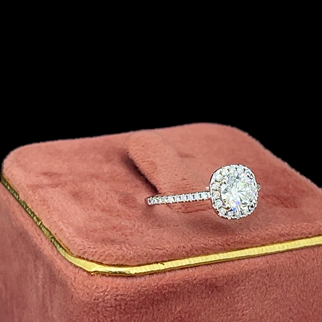 Classic Halo Diamond Ring 💎