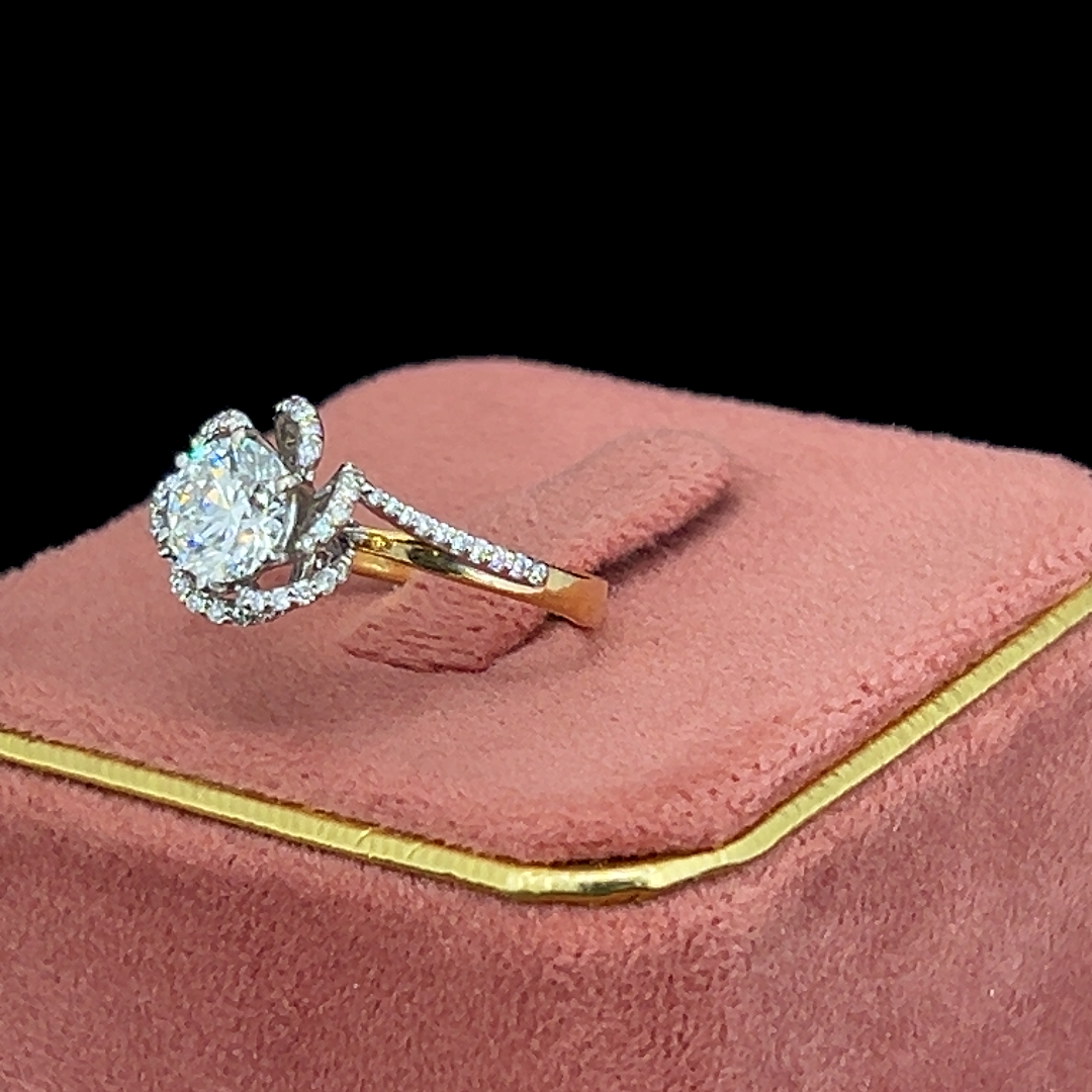 Floral Halo Diamond Ring 💎