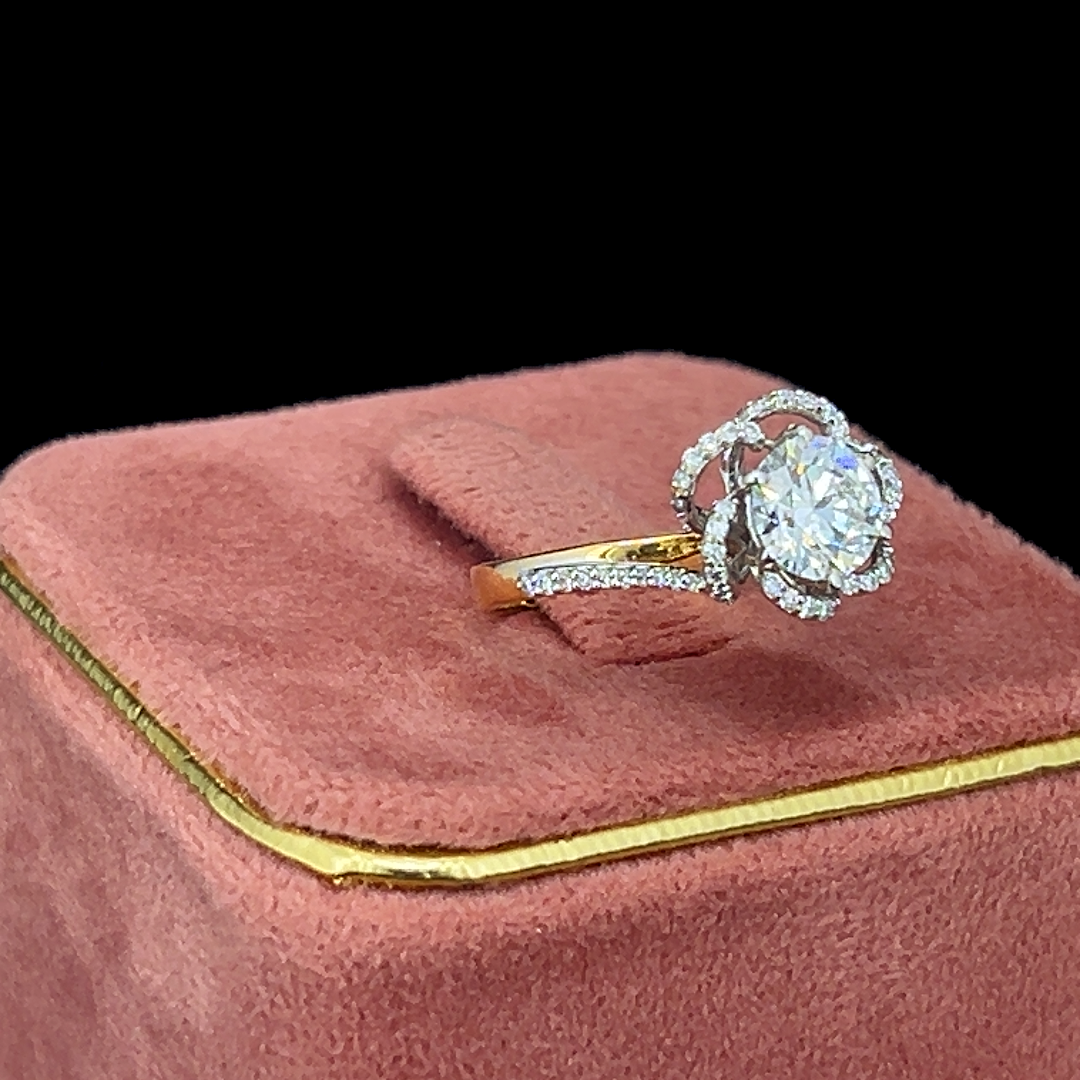 Floral Halo Diamond Ring 💎